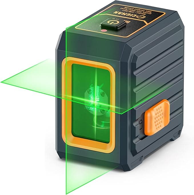 Cigman CM-330G green laser level projecting horizontal line across room